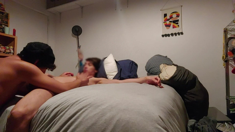 LeoTeenLatinos: Іспанська студентка вперше пробує гей-секс - "герардо"