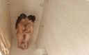 Kanu Eel: Erwischt beim lesbensex mit geiler kleiner stieftochter in der dusche
