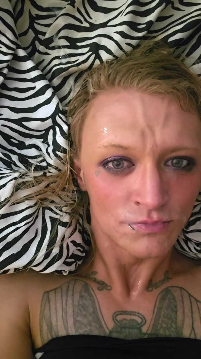 Lynn Kaotik: Trans sürtük kendi yüzüne boşalıyor