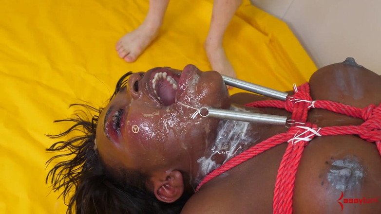 Assylum & Slavemouth: Ateşli zenci itaatkar götünden büyük miktarda döl yiyor ve tuhaf...