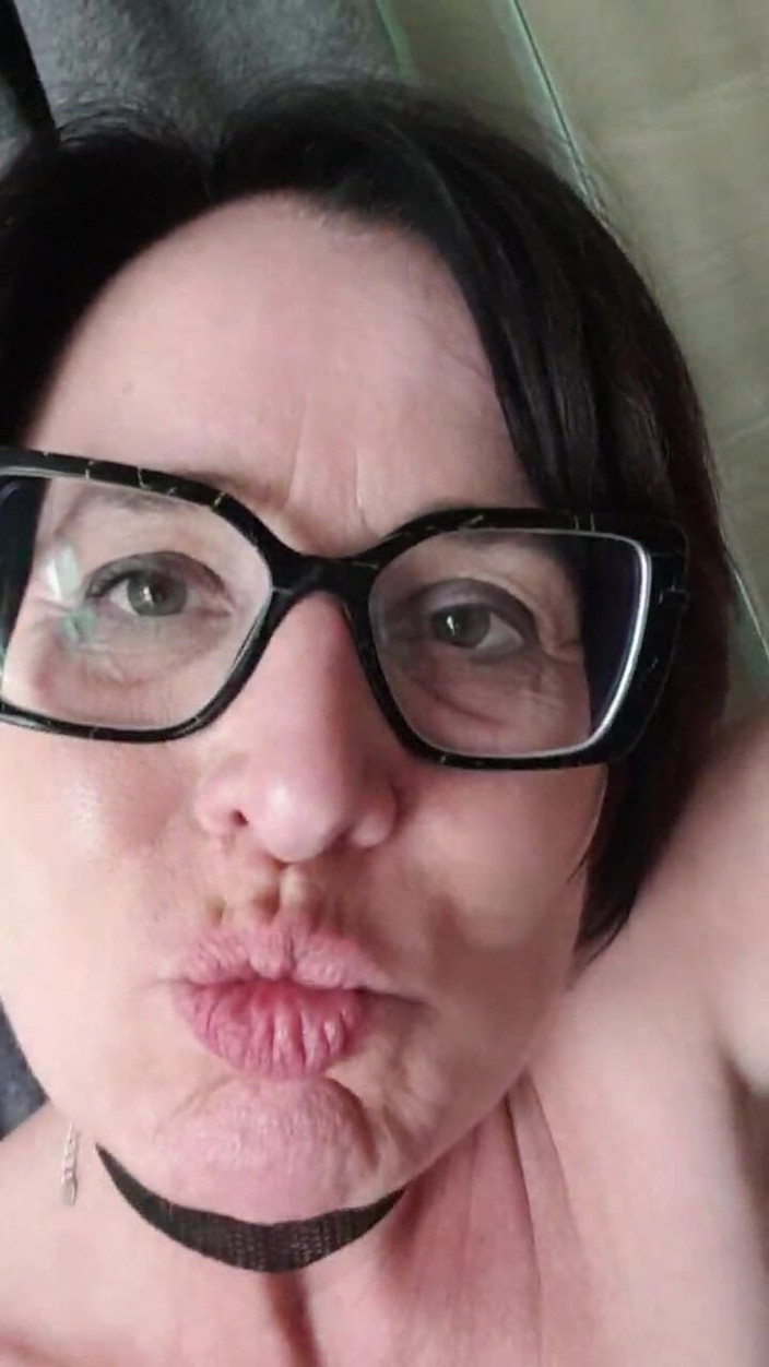 JulieEroticDress: Julie cam duvara sıçratıyor