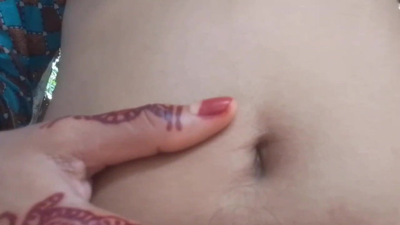 Sunny leonie: Beautiful Village Teen Girl Masturbating with Vegetables