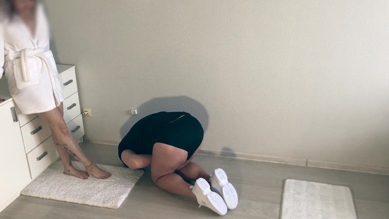 Amateur_fetish: Teen ballbusting 1 | angle 2