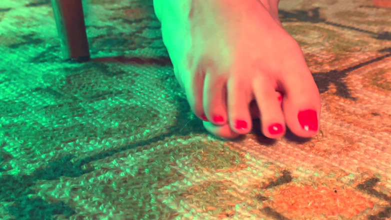 Evol Feet: 脚趾为了你的快乐摇晃和张开