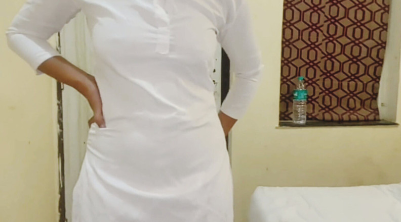 Pihu bhabhi: Delhi - estudiante universitaria follada por maestro y video mms