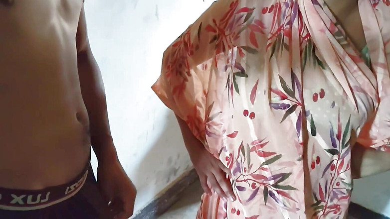 Fuckkkker: Nhìn thấy con cặc bự, Bhabhi bắt đầu học cách đụ tôi