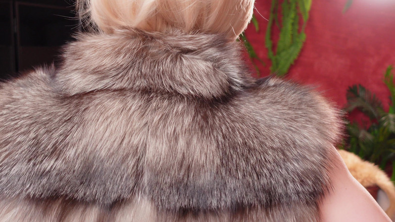 Arya Grander: La mia collezione di cappotti in pelliccia calda - Parte 1 - La...