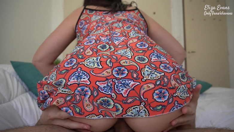 ElizaEvans: Moje nevlastní sestra dostane špatnou postel, dívám se na její velký...