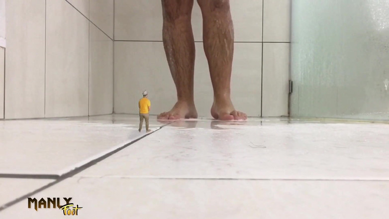 Manlyfoot: Mungil mesum - teman serumah raksasa - jadilah teman seksiku yang mungil...