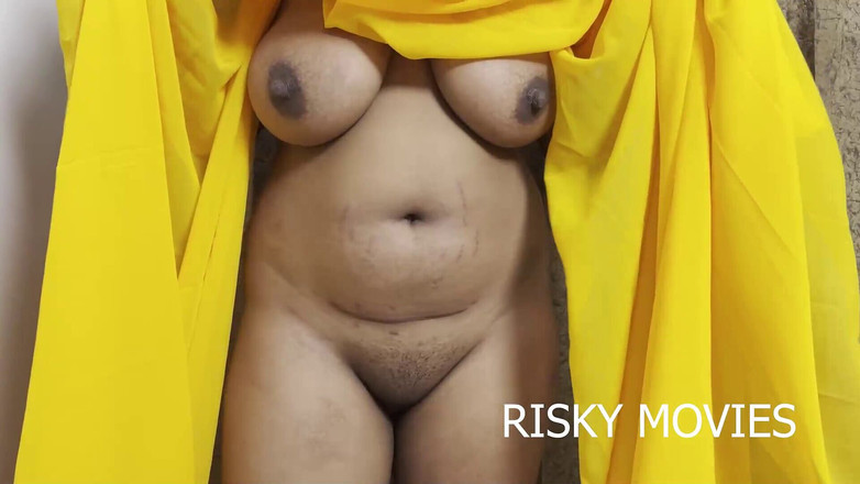 Risky Movies: デジ・バビは彼女の服を全部脱ぎ捨てたマスト・インディアン・バビ