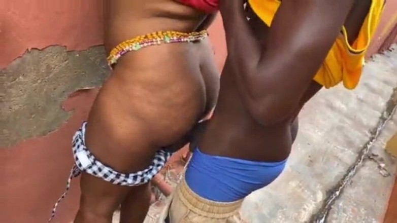 Magiksex1: Skutečné venkovní porno Naija