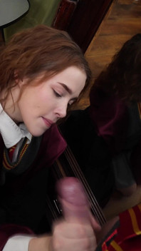 เฮอร์ไมโอนี่ให้แฮร์รี่ พอตเตอร์ดูดควยระหว่างคู่รัก Nicole Murkovski Martin Spell