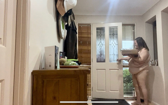 WeAreFukBunnies: Happy Pizza guy