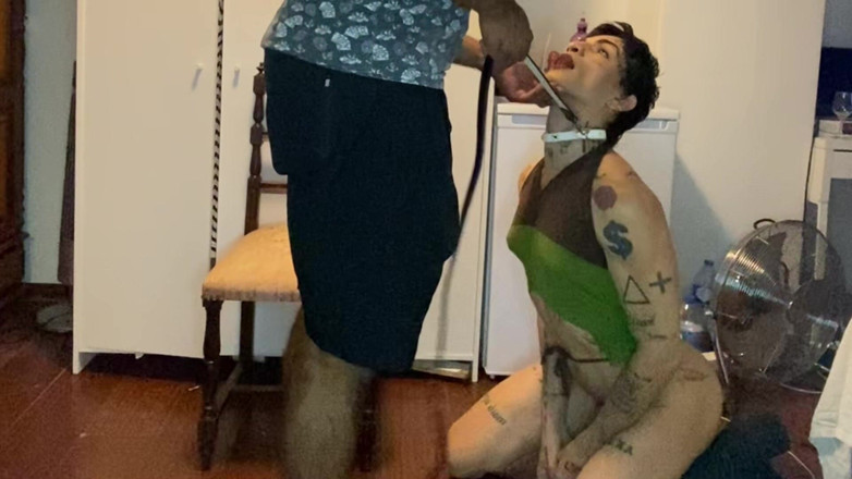 Wesley Bull: En välutbildad undergiven som njuter av mina fötter