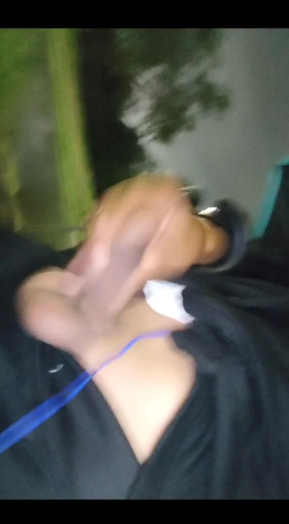 AlexAlejandro13: 寂しい公園を歩くとミルク、巨根を潮吹きするのが好きです