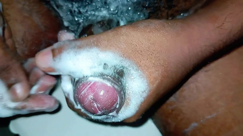 rahuman: 巨大的鸡巴清洁和手淫