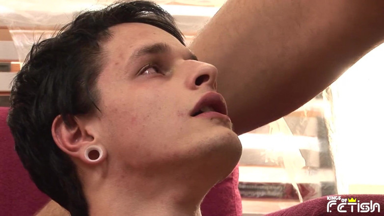 Gay Diaries: Bruneta twink este futută adânc în cur de prietenul său excitat...