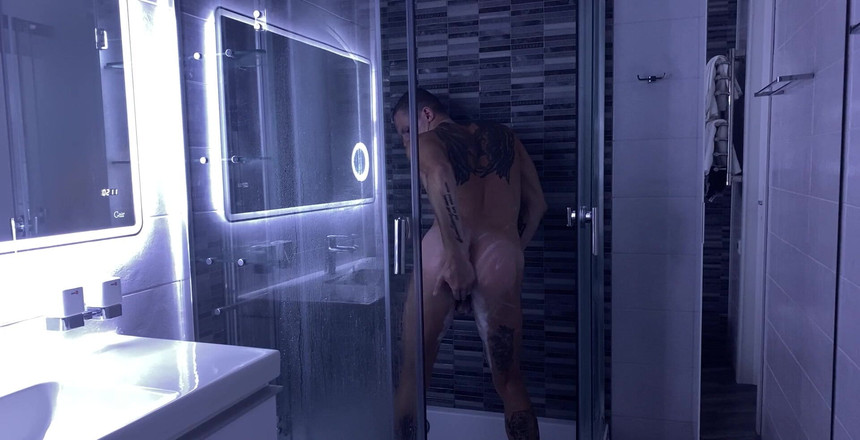 Falcon Al: Bella solista in doccia con accarezzamento di schiuma e sesso...