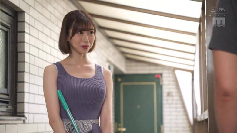 Smooth Time: Frustrated Neighborhood Wife Who Seduces Her Panty Shots with a...