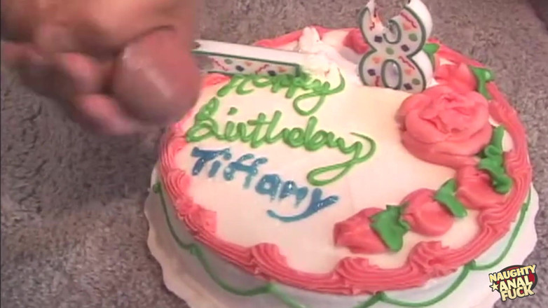 Naughty anal fuck: Per il suo compleanno tiffany Holiday desideri di una torta...