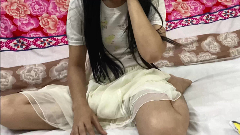 Desifilmy45: A virgem menina pediu para foder sua buceta depois de...