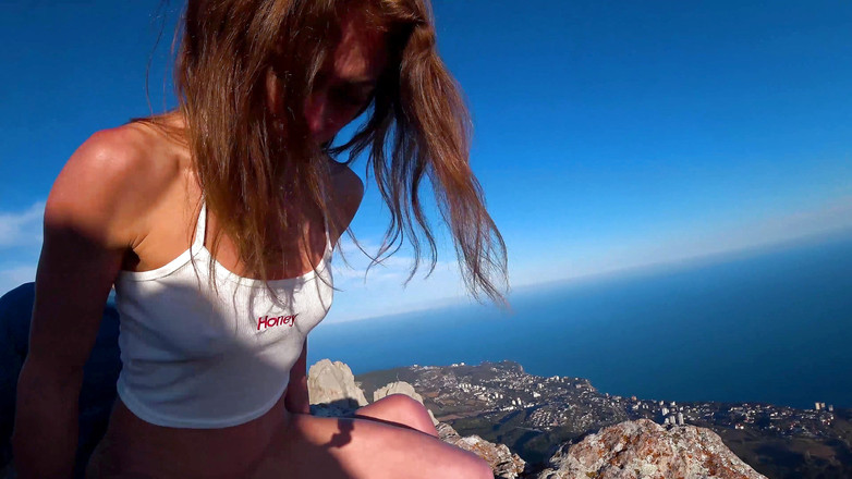 Mia Bandini: Ризикований трах на скелі