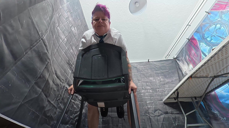 The Izars: Guru nakal ini dientot habis-habisan sampai mengerang keenakan