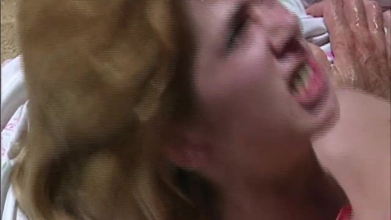 ONLYFREAKSX: Mereka bercinta tanpa kawalan di pantai