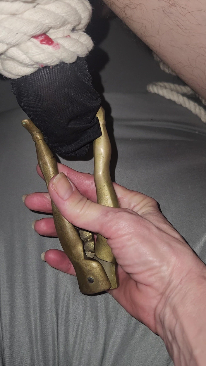 Goode Girl: Goode Girl CBT a Nylon, Některé lana a mučení koulí