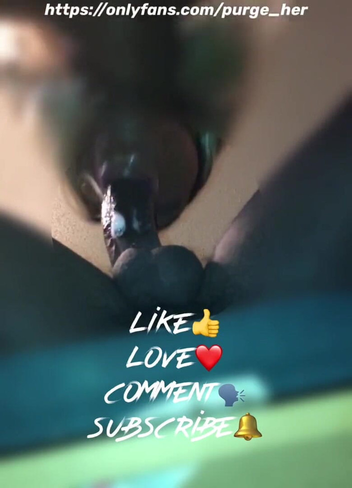 Purge_her: Puta infiel de 18 años me chupa la polla debajo de...