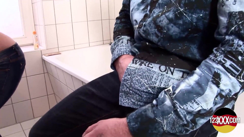 German amateur - 100% German hardcore videos: Două doamne excitate din Germania care împart o pulă lungă