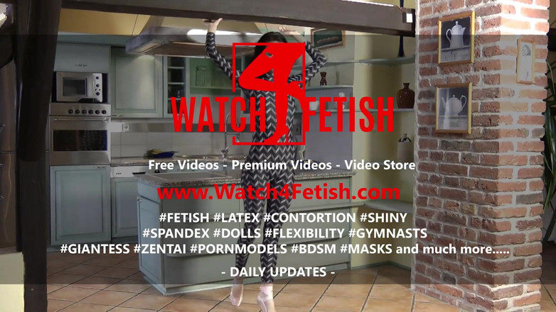 Watch4fetish: Flexibility in the spandex catsuit