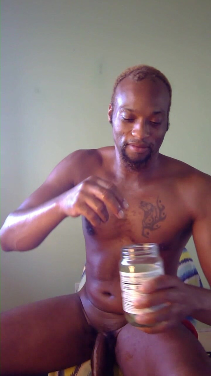 Kennie Jai: Kennie Jai se prepara para a praia