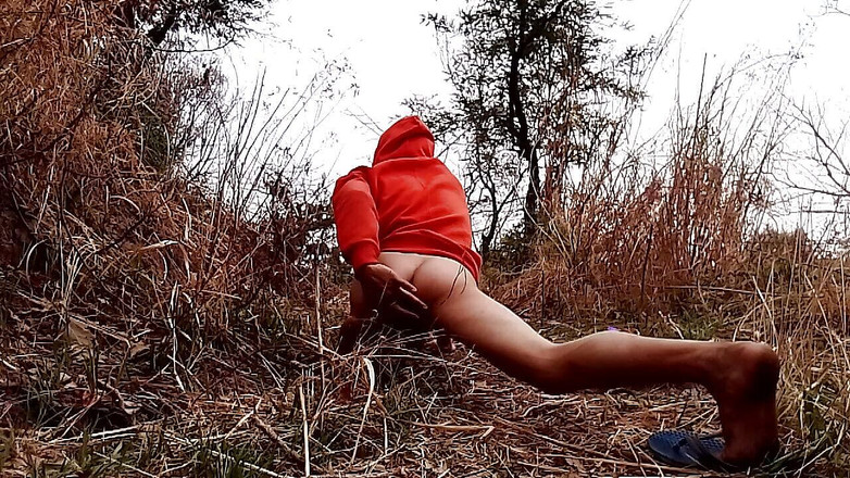 Gangbang straight: Nahé ukazování cvičení a prstění zadku v džungli