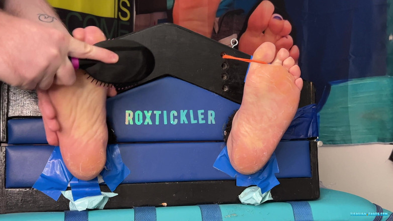 Ticklish Chubs: Mestre Matt implora por Misericórdia!