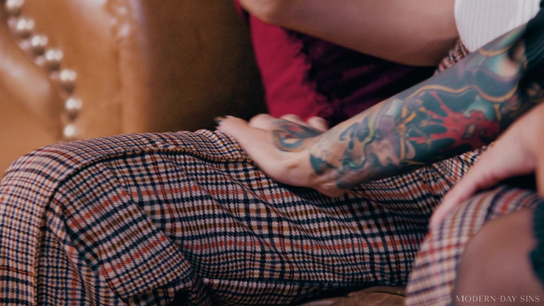 Modern-Day Sins: 현대의 죄 - 핫한 레즈 섹스 치료사 Lily Lane의 시오후키와 가위를 배우는 Aiden Ashley!