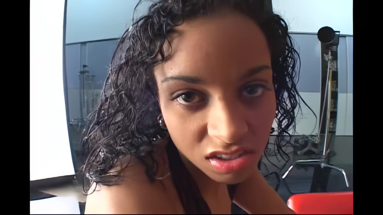 Lexinghton - Full HD: Майя та її язик свиня