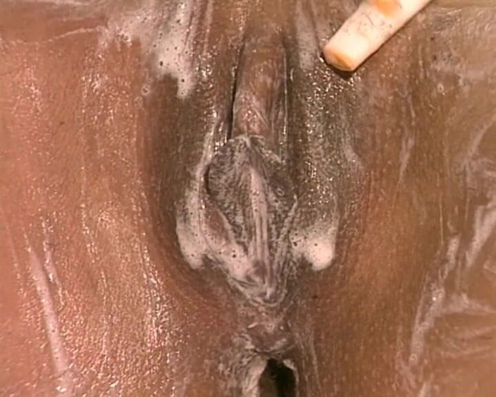 YOUR FIRST PORN: Saya akan tunjukkan kepada anda badan saya - Franziska Black