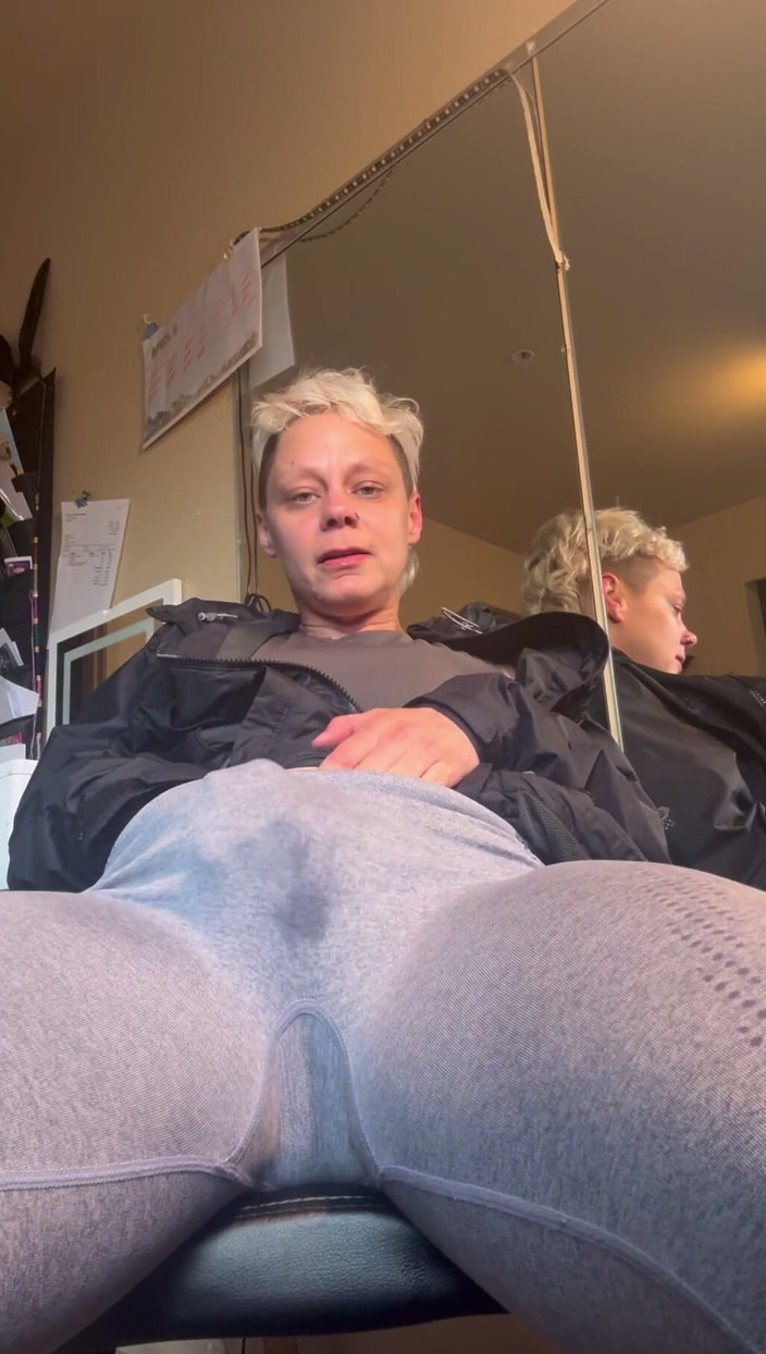 littleanda: Unter meinen yogahosen kommen