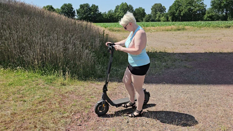 UserBitch1: Outdoor Meinen Vibrator Gefickt