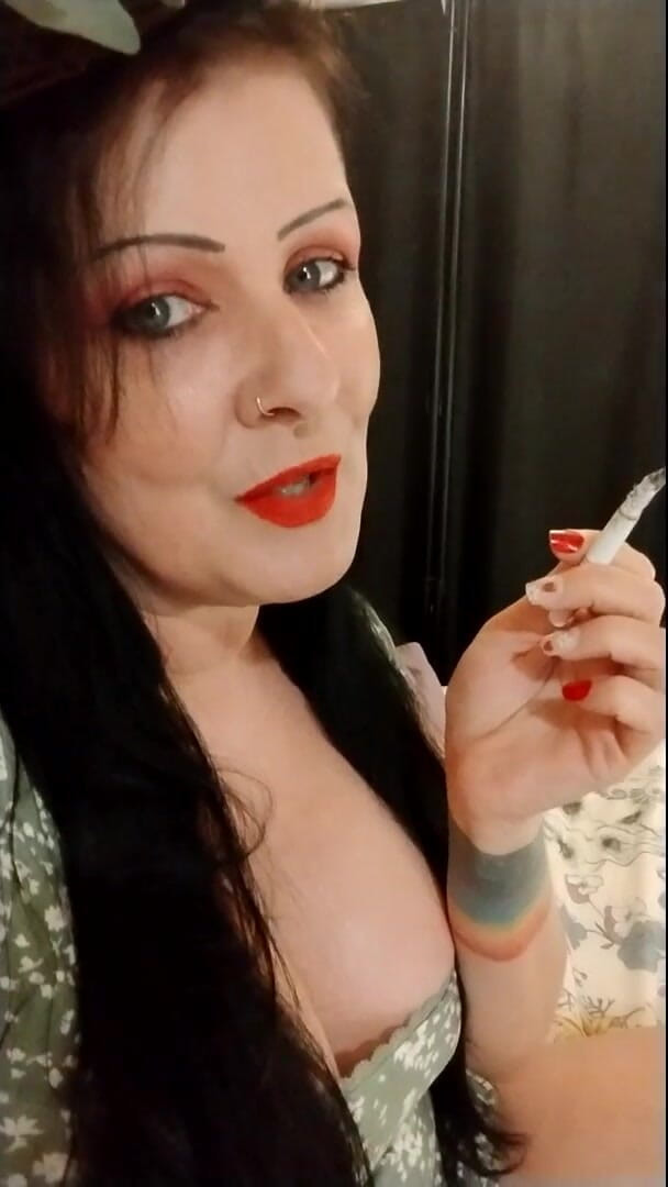 Abby Anna: Cute Smoking MILF Red Lipstick
