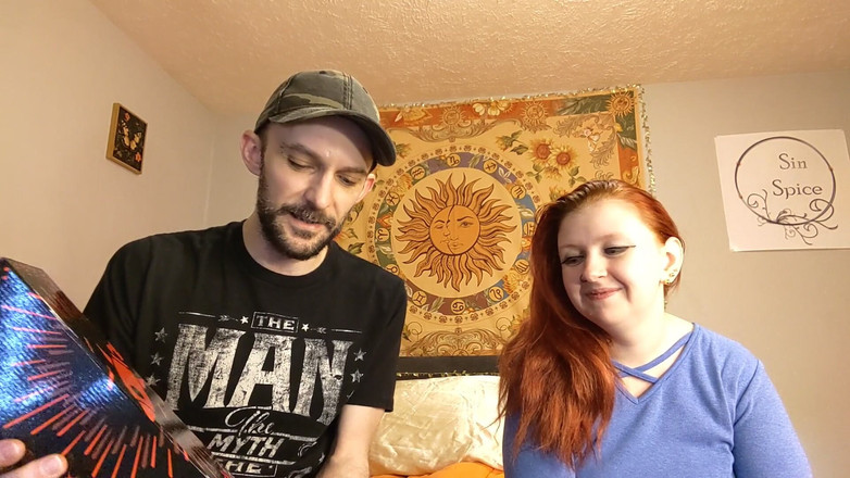 Sin Spice by Sophia Sinclair and Jasper Spice: Moiame Titan Rött Ljus Penis Pump Unboxing