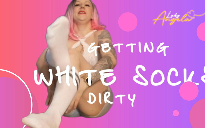 Lady_Angela: Lady Angela तुम्हारी डोमे गर्लफ्रेंड चाहती है कि आप लंड हिलाएं जबकि वह अपने सफेद घुटने के मोजे ले रही है गंदी कामुक पैरों के मोजे चोदने लायक मम्मी