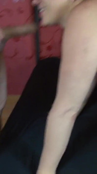 Chlapec ve swinger klubu se na mě vystříká po šukání