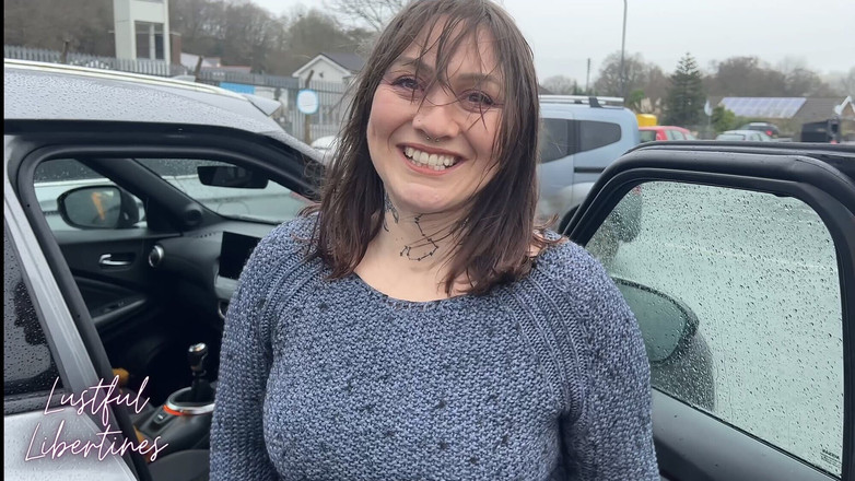 Lustful Libertines: 夫の電話に出る剛毛熟女妻を浮気中出し