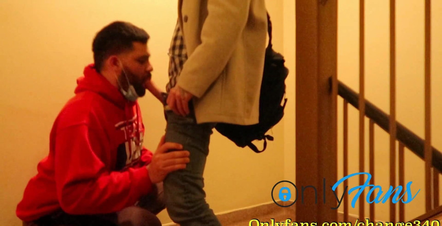 Change340: Menghisapnya di Tangga Kolej pada rehat. Kita Hampir Ditangkap