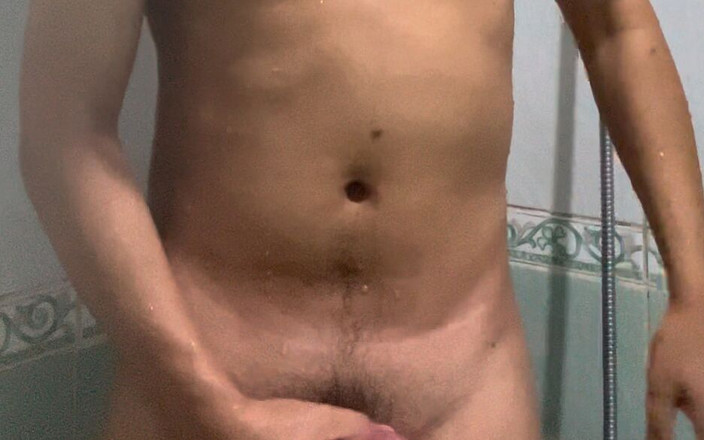 Nisty grils: 화장실에서 자위