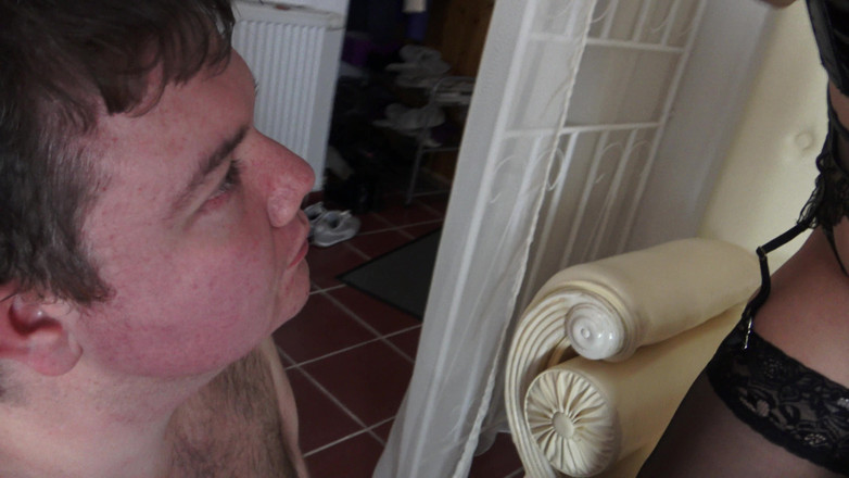 Femdom Austria: Russische Herrin Schlägt Und Spuckt - Dominanz!