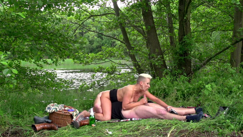 Milf, Cougar & Granny empire: Mandy Mystery &amp; Reinhard german outdoor
