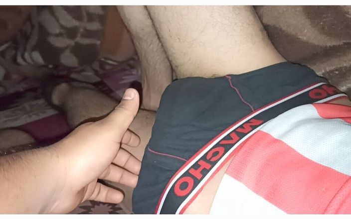 Desi__Panda: Pertama kali aku ngentot kontol raksasa abang tiriku sama pria...